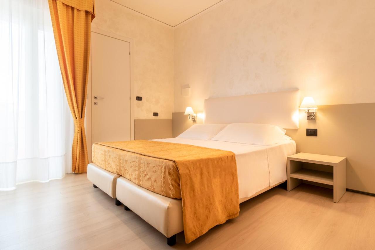 Two Connecting Double Rooms,1420681053:JPEG