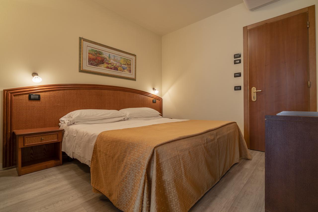 Economy Double or Twin Room,1182024694:JPEG